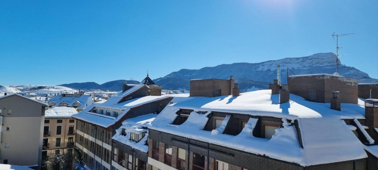 Apartamento Flor De Nieve Jaca Exterior foto